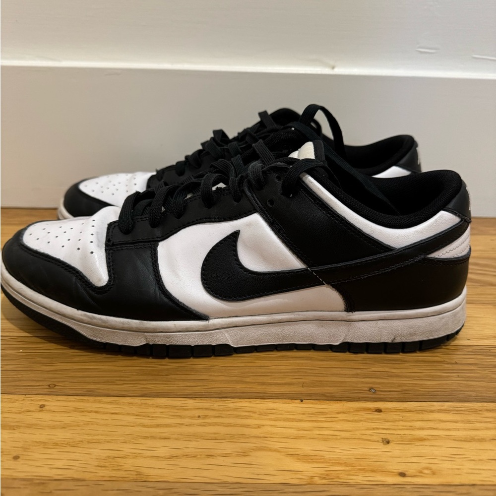 Men’s Nike Dunk Low Basketball Sneaker size 11.5